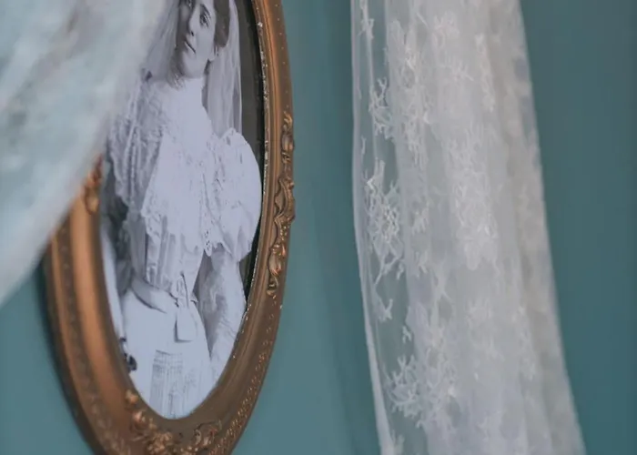 The Gilded Lady - The Wedding * Pensacola