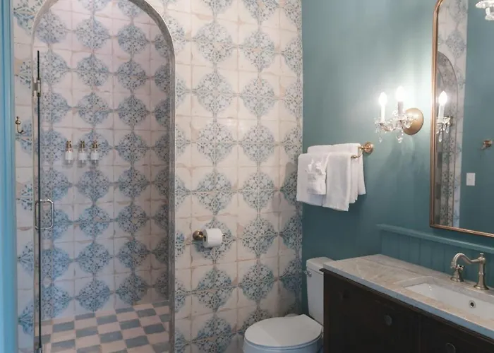 The Gilded Lady - The Wedding Apartment