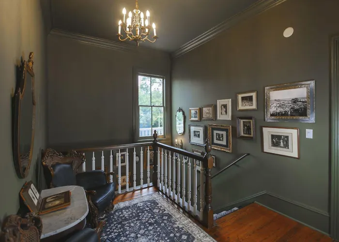 The Gilded Lady - The Wedding Apartment Pensacola